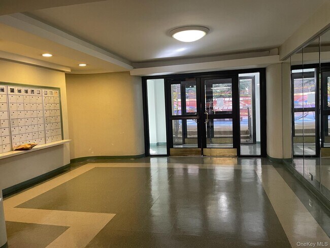 Foto del edificio - 98-09-98-64 64th Rd