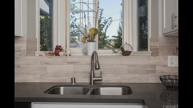 Building Photo - 7344 Topeka Dr