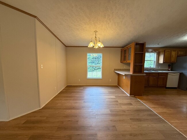 Building Photo - 3bed/2ba Single Family Home