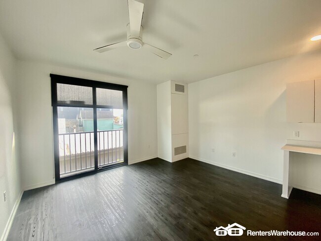 Building Photo - 329 5th St