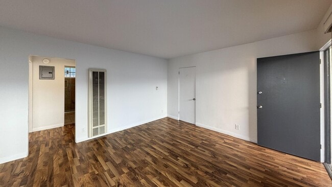 Building Photo - 1433 25th St