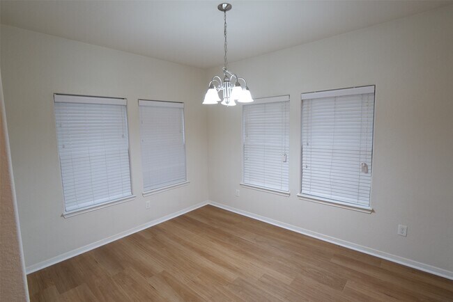 Foto del edificio - 803 Harbor Lakes Ln