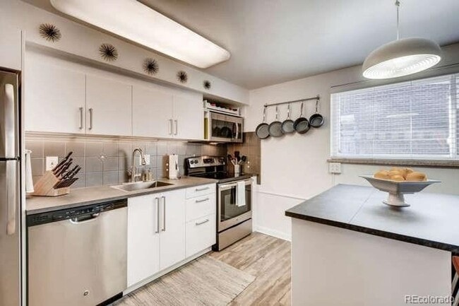 Building Photo - Beautifully updated home- Great outdoor space-  Blocks from Wash Park!