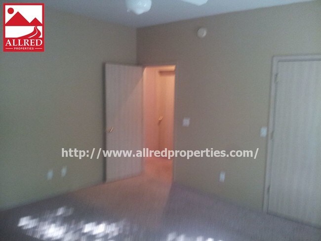 Building Photo - Duplex Farmington
