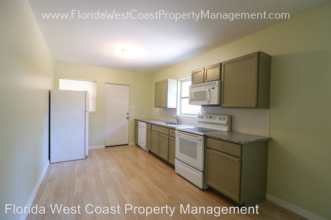 Building Photo - 2 br, 1 bath House - 1835 6th St
