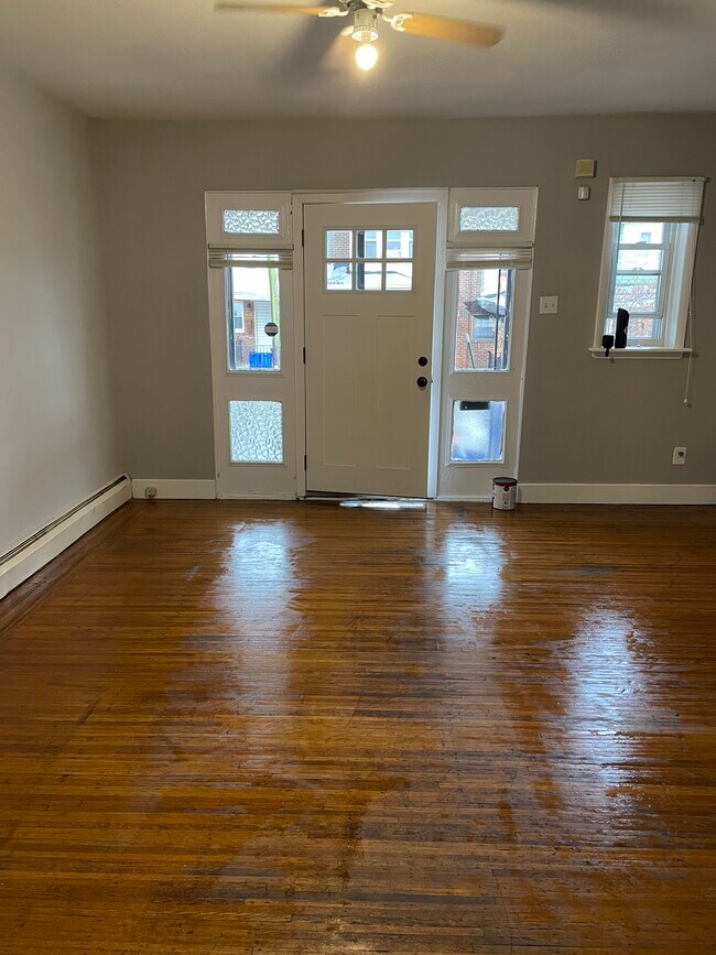 Building Photo - 2435 S Milan St