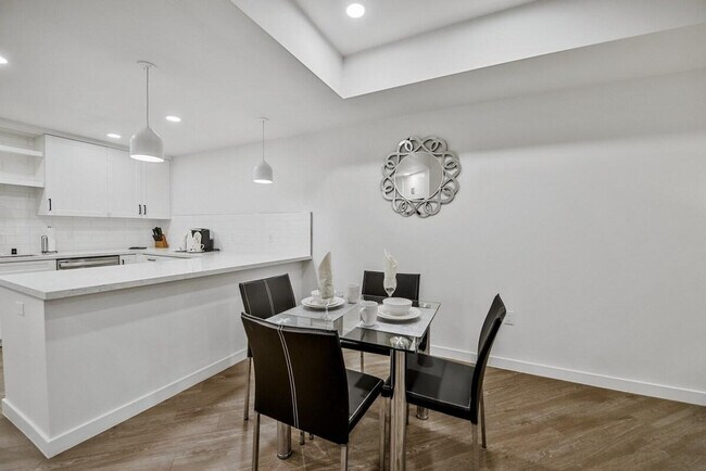 Foto del edificio - 375 Camino De La Reina