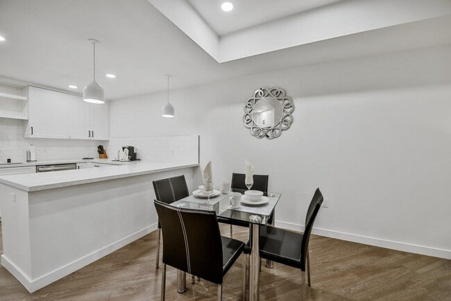 Foto del edificio - 375 Camino De La Reina