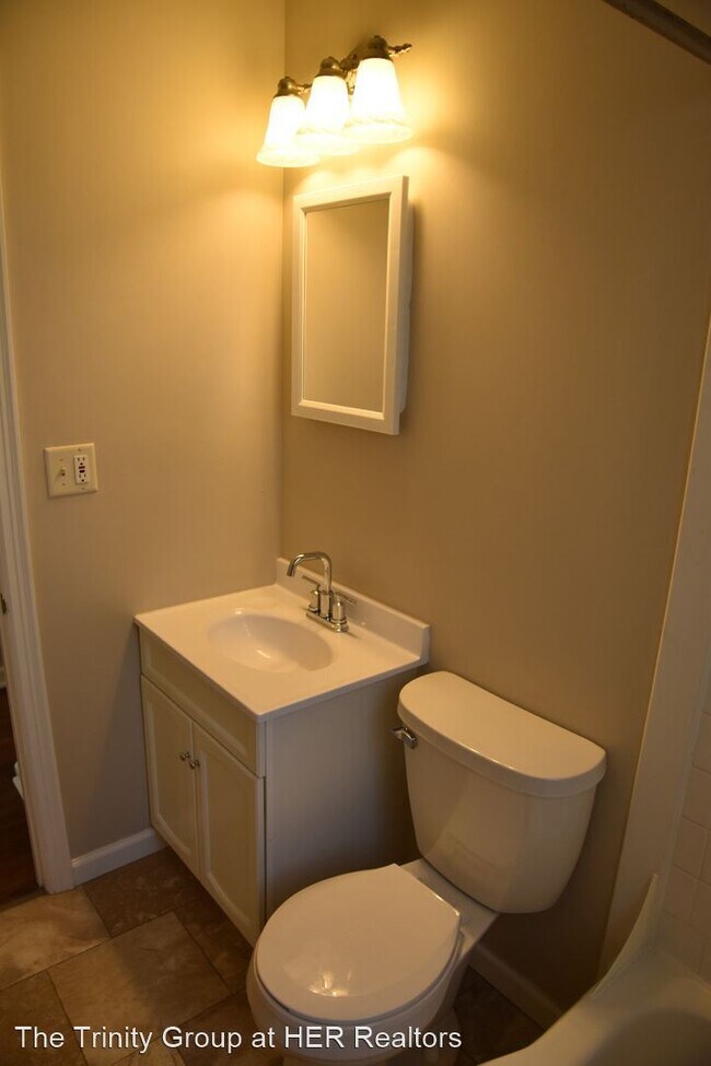 Building Photo - 3 br, 1 bath House - 263 E Beechwold Blvd
