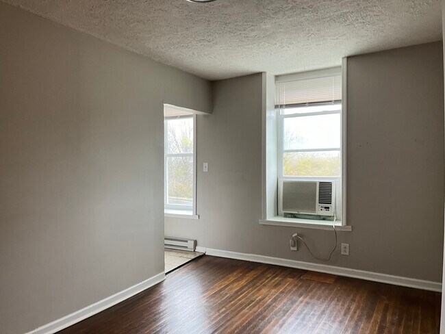 Foto del edificio - 729 E Maple St