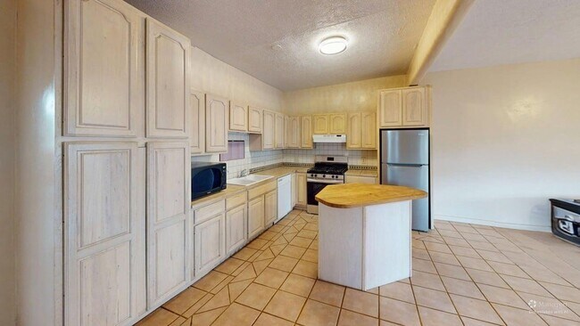 Foto del edificio - Light and bright 2 bedroom central location