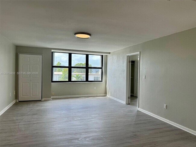 Foto del edificio - 3702 NE 171 St