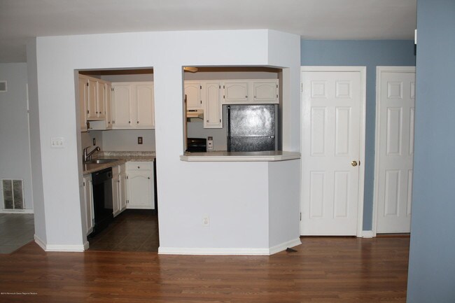 Building Photo - 566 Applewood Ct