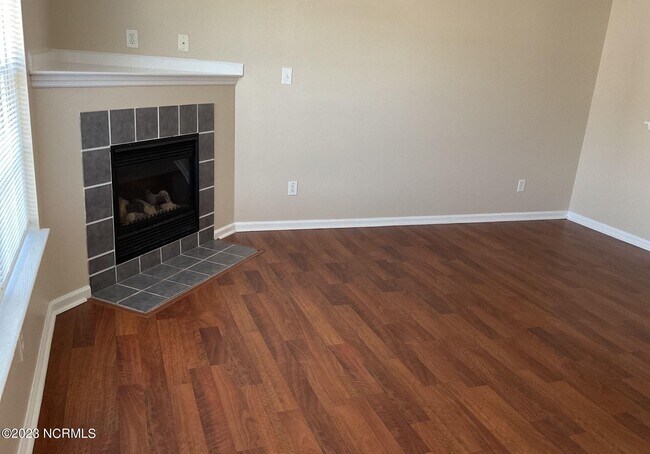 Foto del edificio - 102 Woodlake Ct