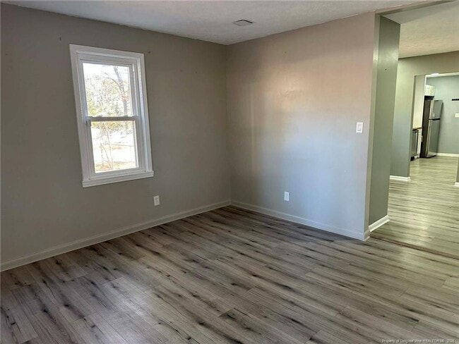 Building Photo - 413 Country Club Dr