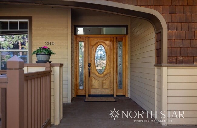 Building Photo - Spacious Bend 3 bed/2 bath Residence w/ Of...