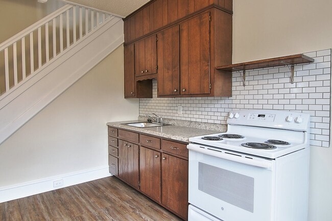 Building Photo - 658 S Reading Ave
