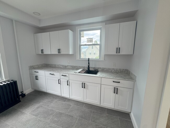 Building Photo - 273 Maple Ave