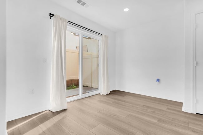 Foto del edificio - 19132 Ash Grv St