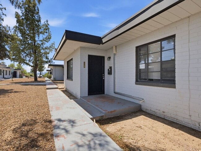Building Photo - 2130 N Forgeus Ave