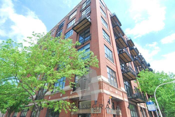 Foto principal - 1250 W Van Buren St