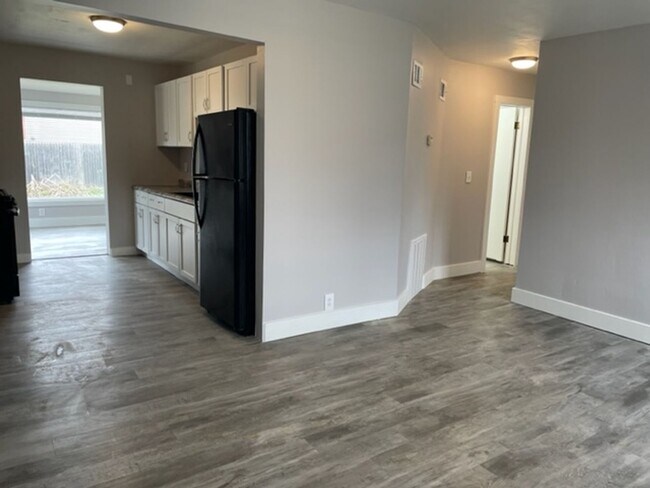 Foto del edificio - Spacious 4-Bedroom Home in Kentwood – Minutes from Grand Rapids