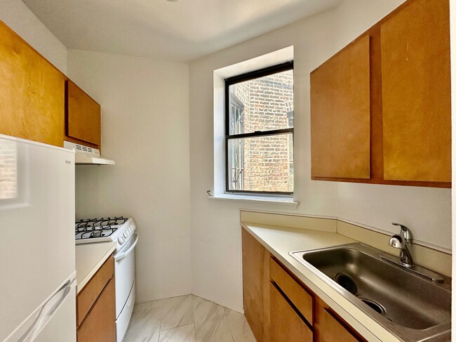 Building Photo - 953 Amsterdam Ave