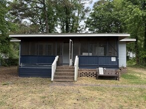 Building Photo - 1307 Hemingway St