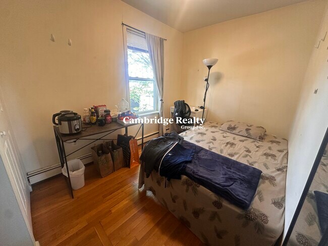 Building Photo - 313 Elm St
