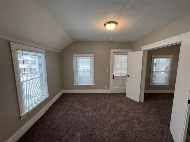 Foto del edificio - 2841 E 127th St