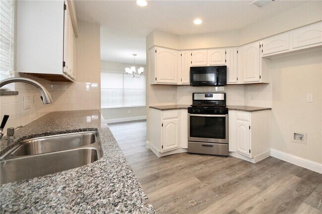 Foto del edificio - 8305 Columbia Falls Dr