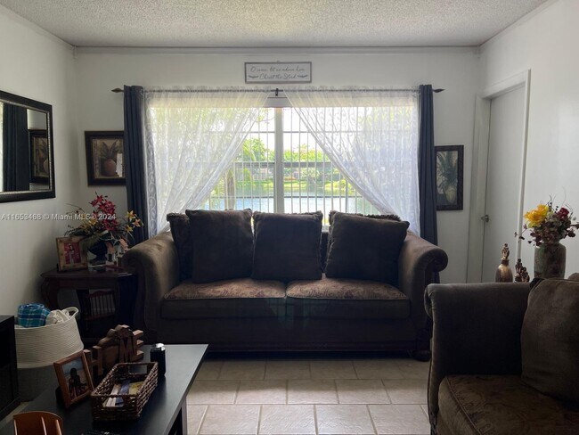 Foto del edificio - 5000 NW 36th St