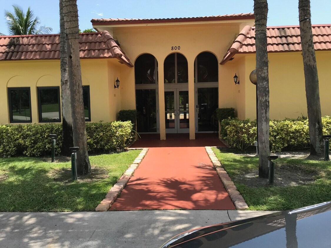 Foto principal - 826 SW 9th St Cir