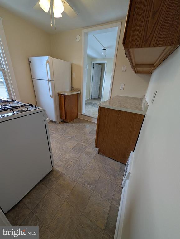 Building Photo - 30 W Roland Rd