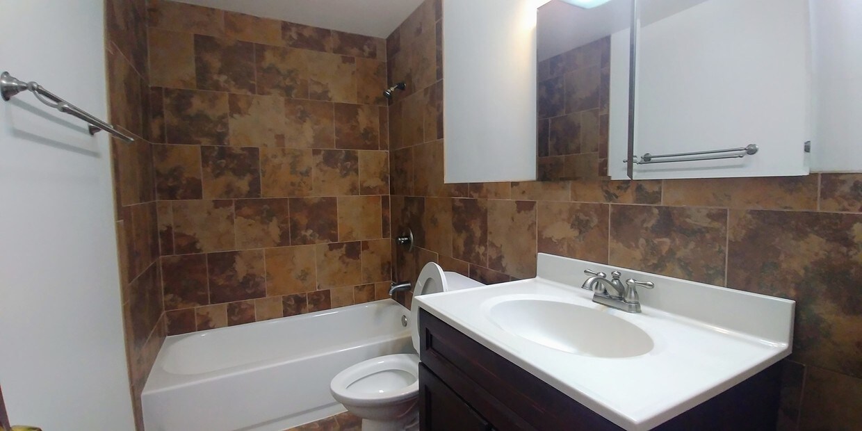 Bathroom - 4228 N Keystone Ave