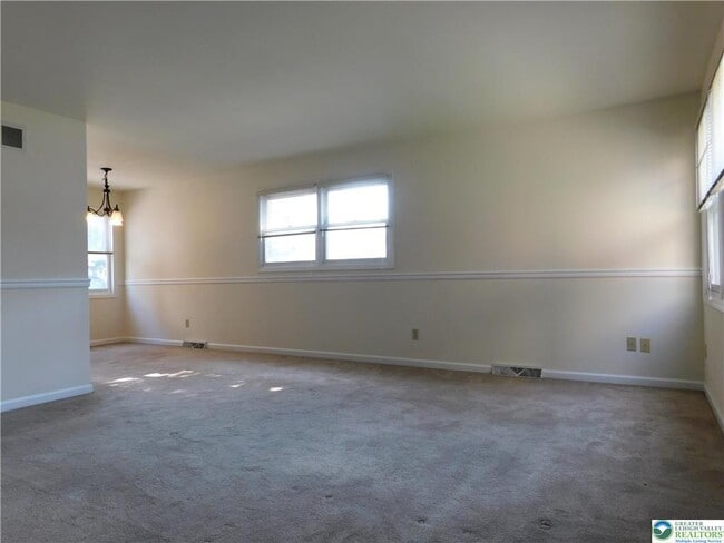 Building Photo - 813 Main St