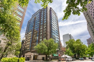 Building Photo - 21 W Goethe St