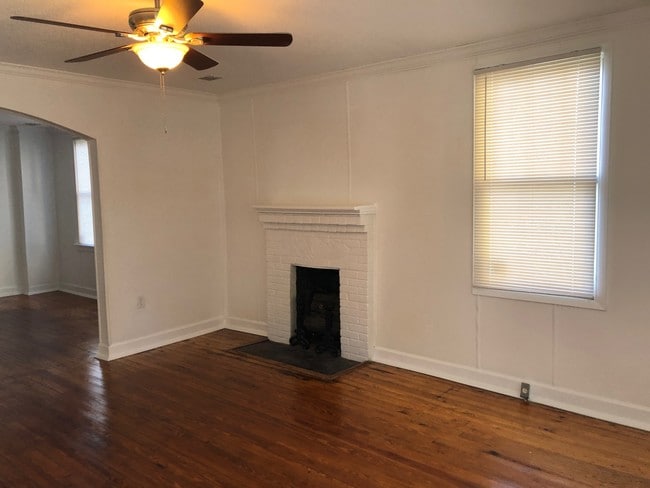 Building Photo - 721 W 47th St