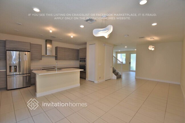 Foto del edificio - 6450 NW 103rd Pl