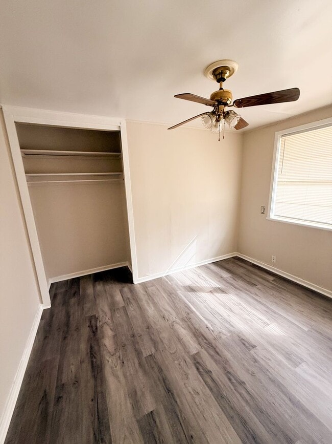 Building Photo - 2111 Robin St