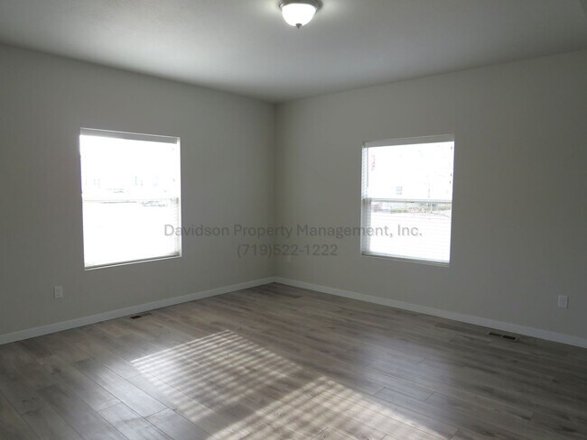 Foto del edificio - Spacious 3-Bedroom Townhouse Located in Security-Widefield
