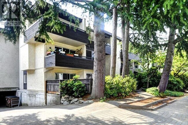Photo du bâtiment - 1420-1420 E 8th Ave