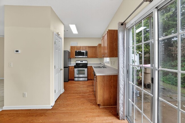 Building Photo - 135 Primrose Dr