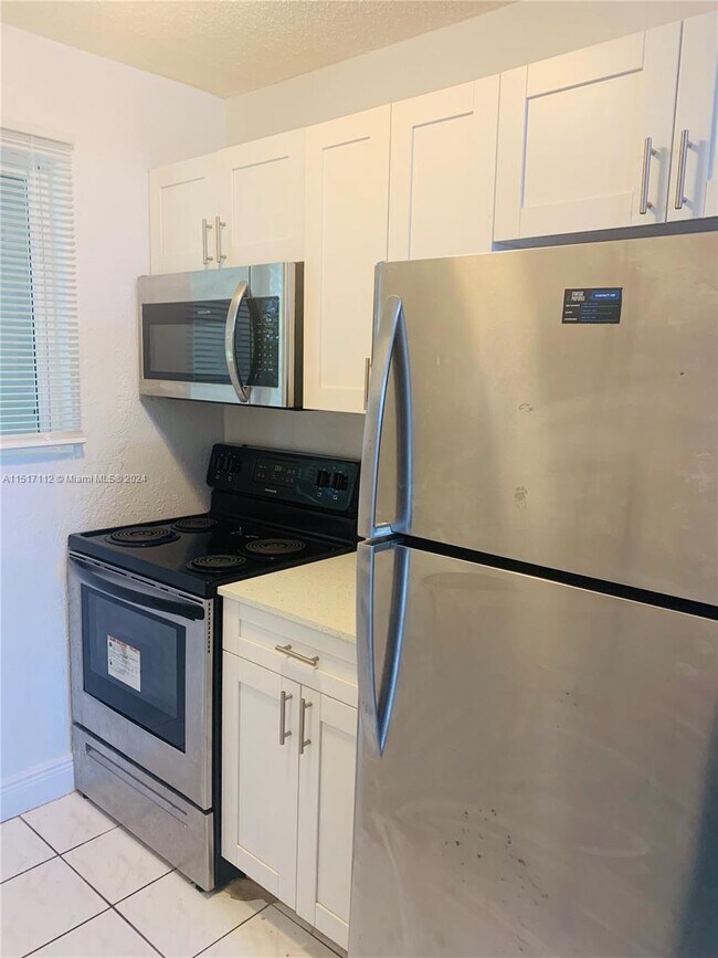 Foto del edificio - 580 NE 127th St