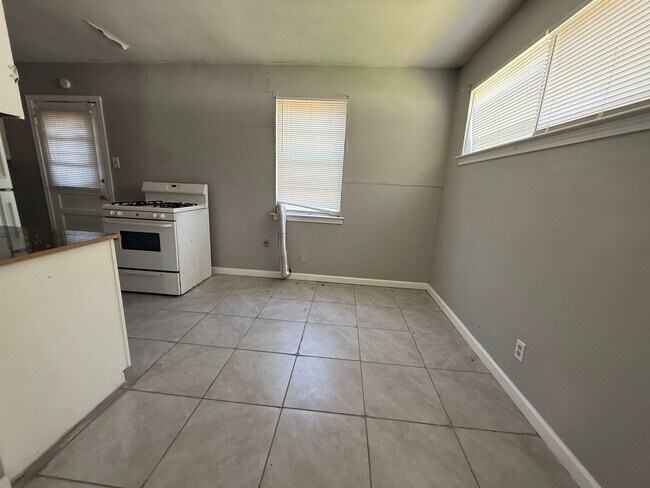 Building Photo - 2203 Stovall Ave