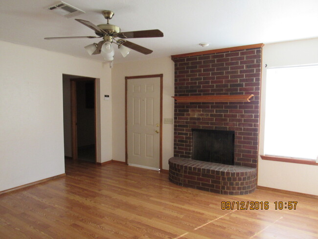 Building Photo - 1211 NW Bell Ave