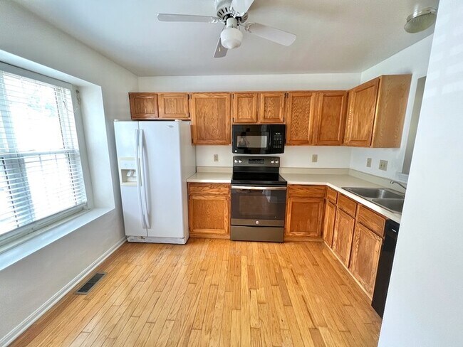 Building Photo - Community Amenities in Florence!