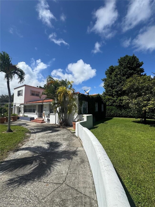 Foto del edificio - 1105 NE 119th St