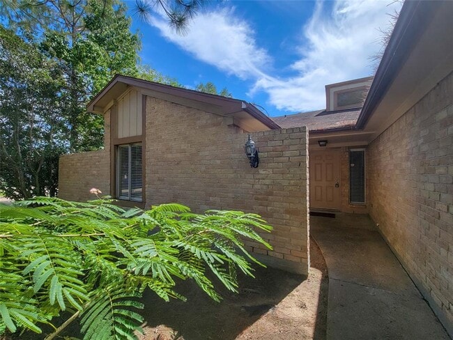 Building Photo - 16503 Gaeldom Dr
