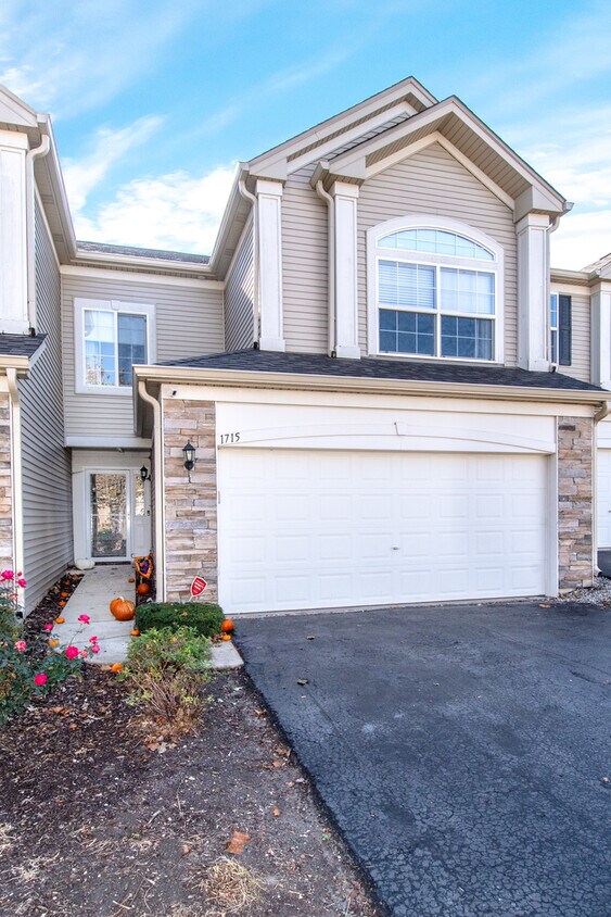 1715 Fieldstone Dr S Unit 1715, Shorewood, IL 60404 Condo for Rent in